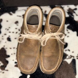 Women’s ARIAT spitfires